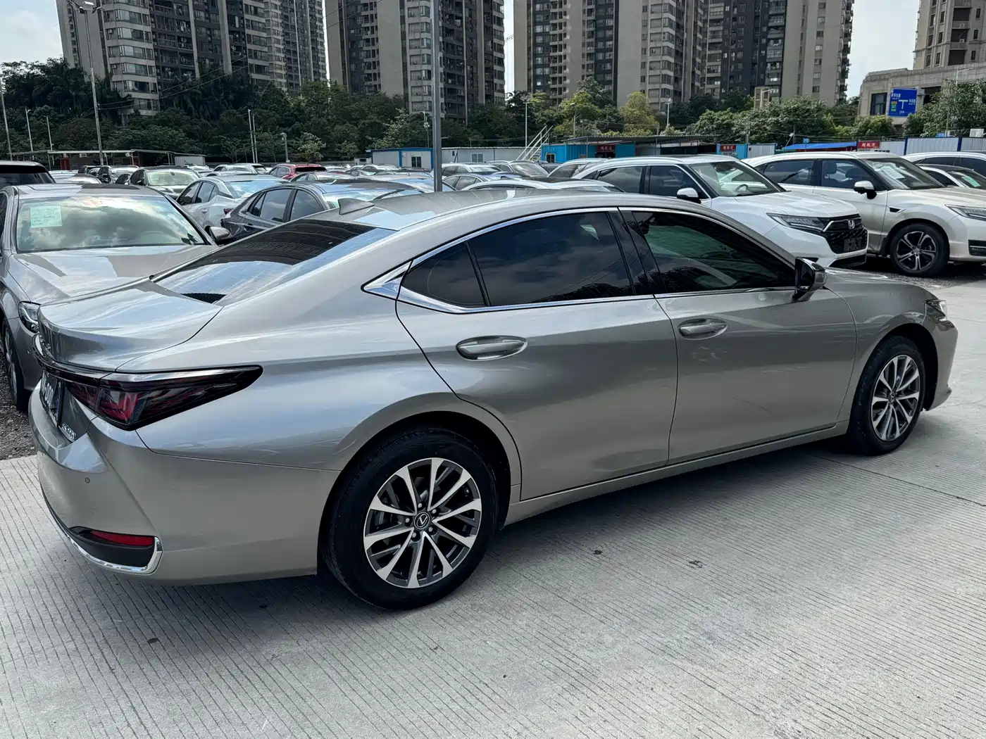 Lexus ES 2025 200 Ultimate Edition фото 6