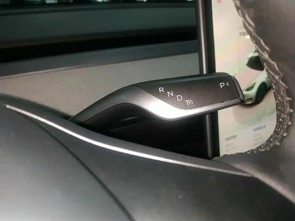 Фото 14 - Tesla Model Y