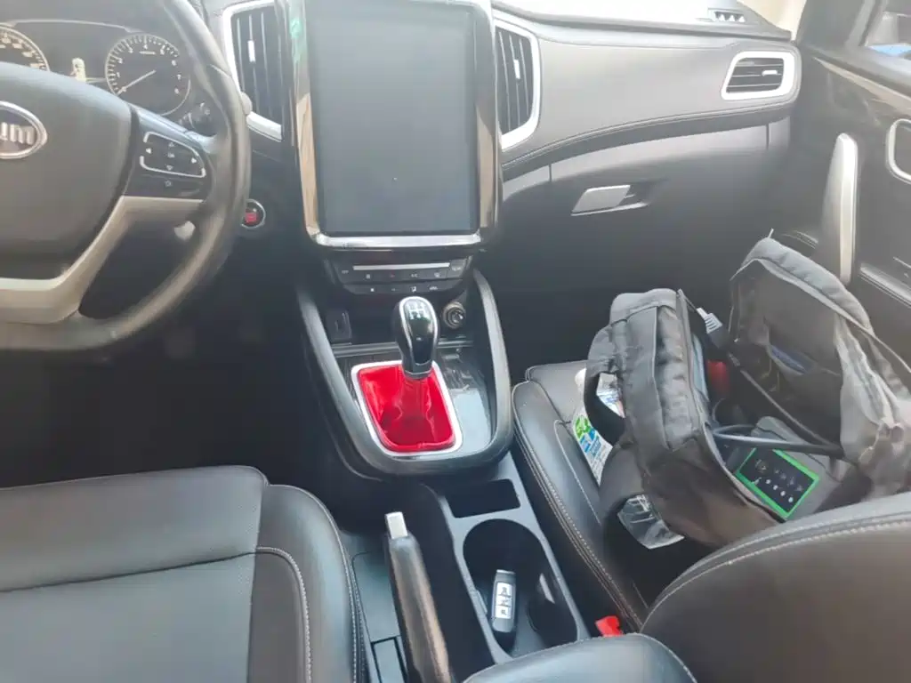 SWM Motor SWM X7 2018 2016 1.8L Manual Luxury 7-seater