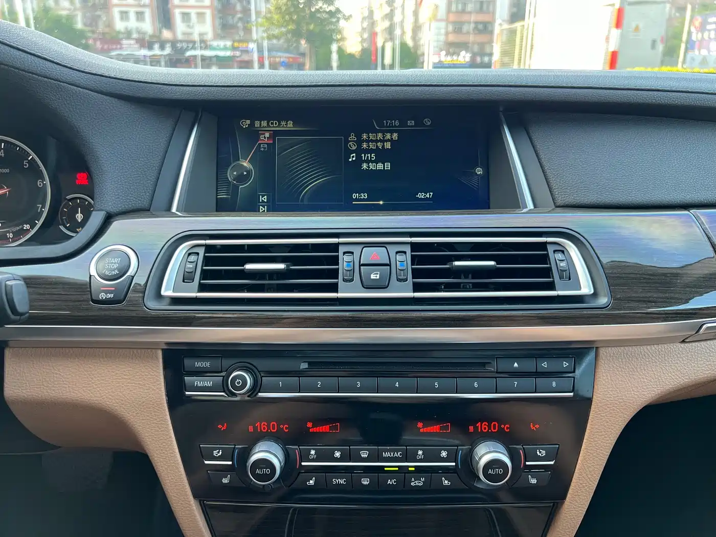 Photo 16 - BMW 7 Series
