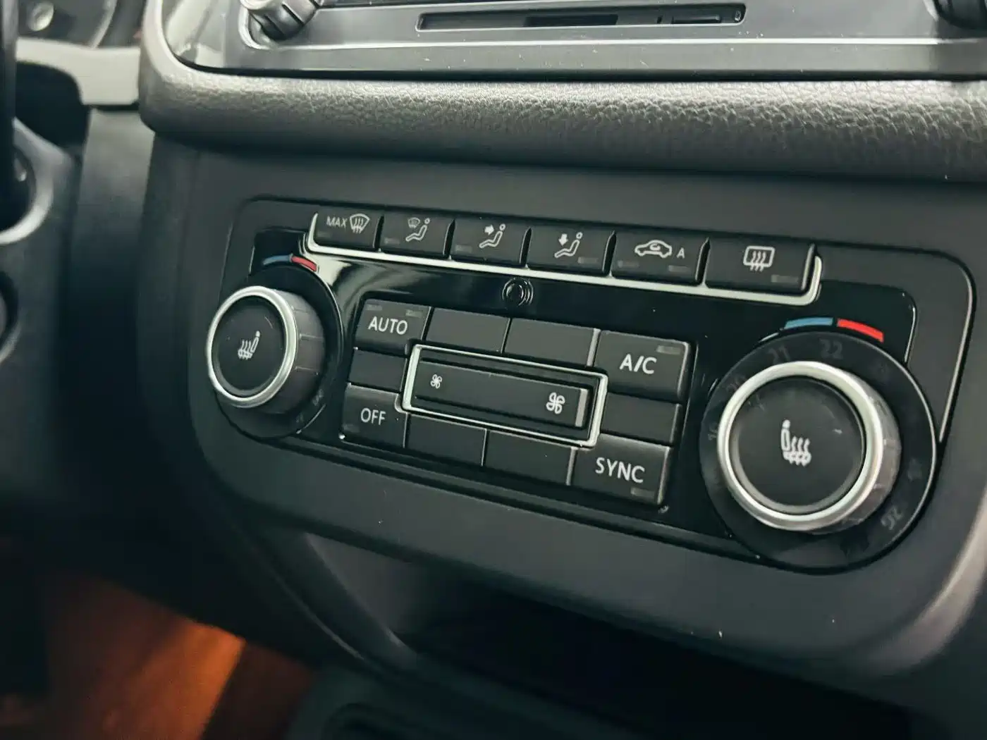 Volkswagen Tiguan 2015 2.0TSI Comfort Edition фото 7