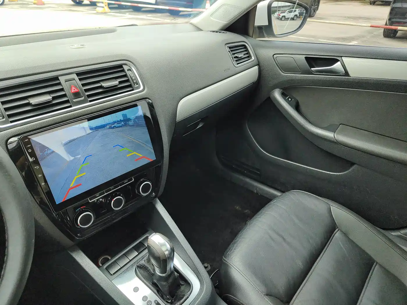 Volkswagen Sagitar 2014 1.6L Automatic Comfort фото 12