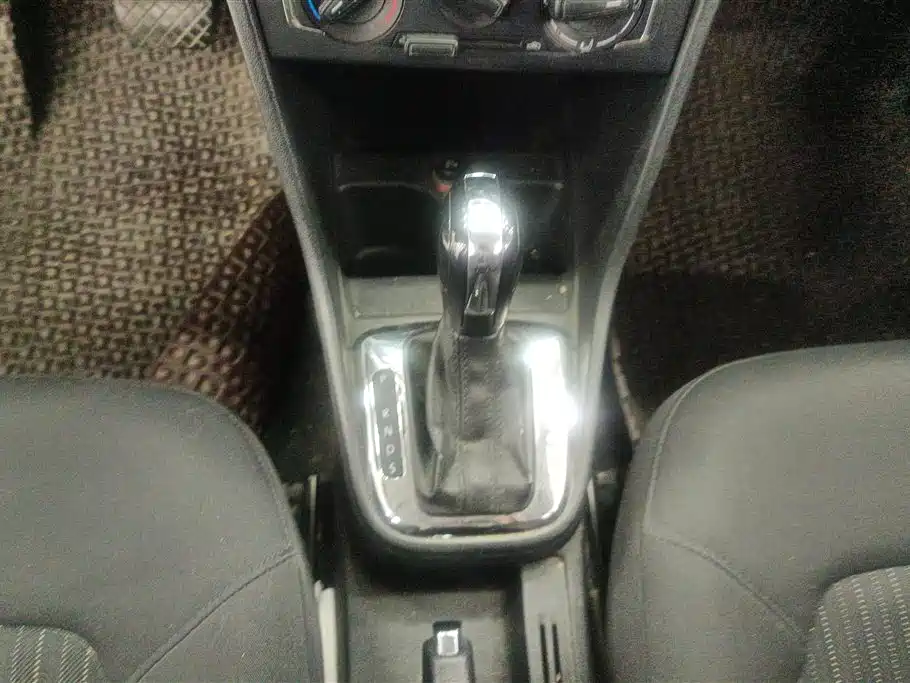 Volkswagen Jetta 2015 1.6L Auto Comfort фото 16