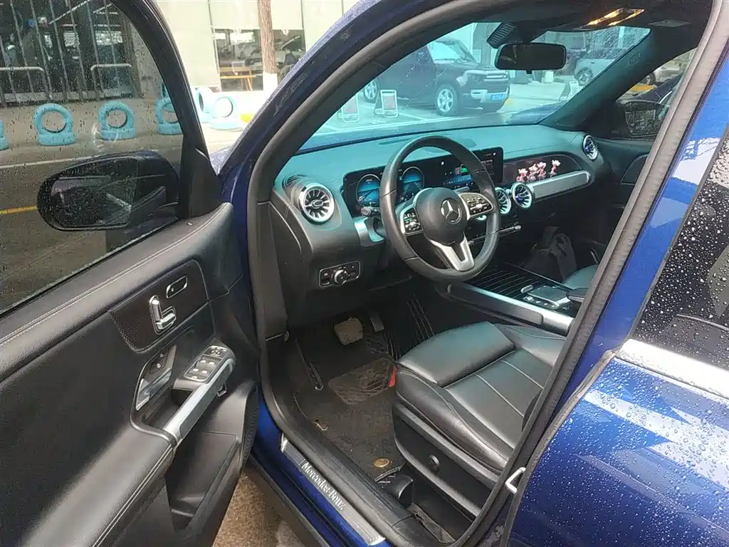 MERCEDES-BENZ GLB