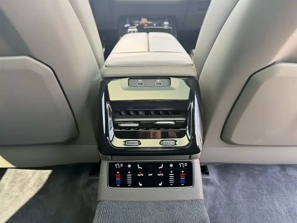 Photo 6 - Audi A6L
