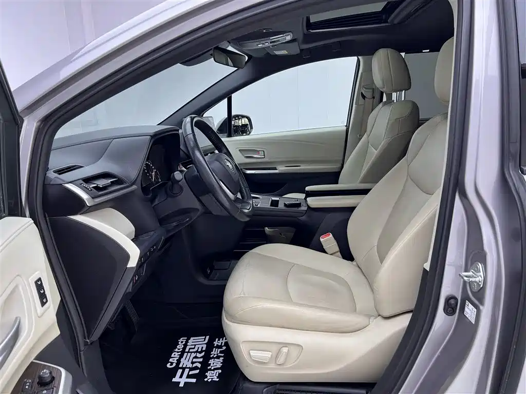 Toyota Granvia 2023 2.5L Hybrid Prestige PLUS Edition фото 18