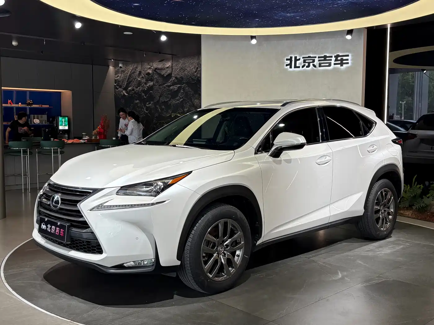 Фото 1 - Lexus NX