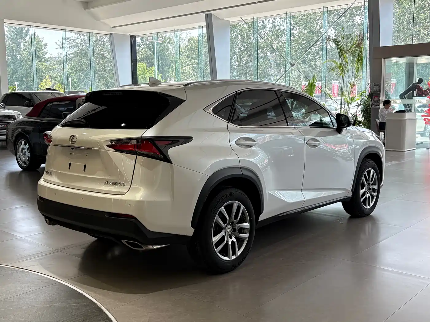 Фото 19 - Lexus NX