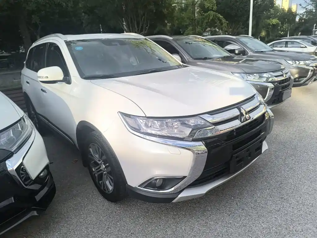 Фото 4 - Mitsubishi Outlander