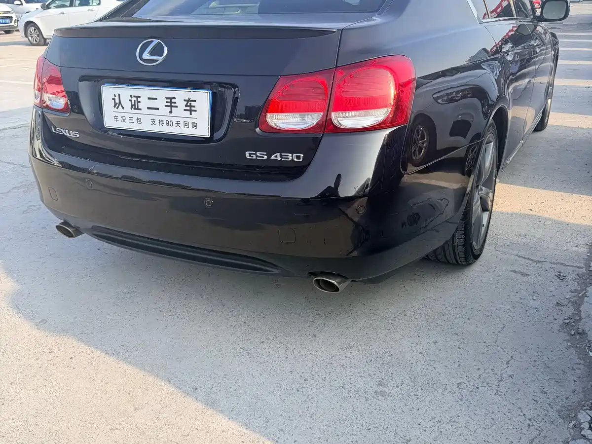 Photo 4 - Lexus GS