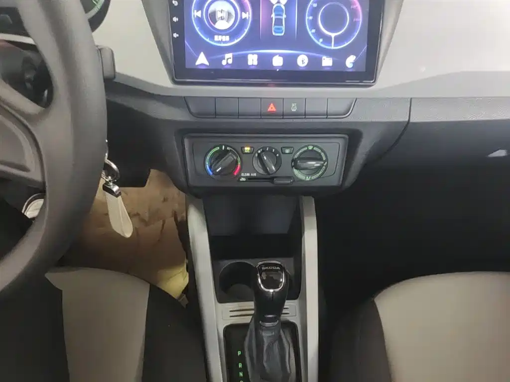 Škoda Fabia 2017 1.4L Auto Car Enjoy Edition фото 14
