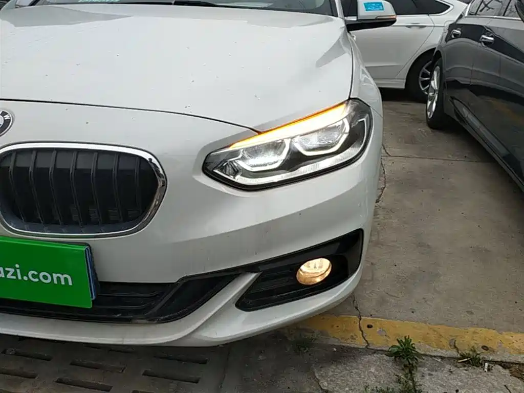 BMW 1 Series 2018 Facelift 118i Sport фото 24