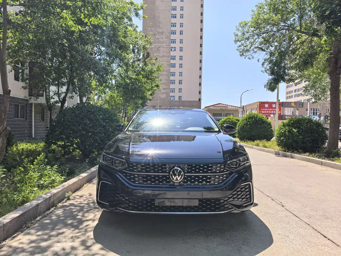 Volkswagen Passat 2022 330TSI Starlight Luxury Edition фото 2