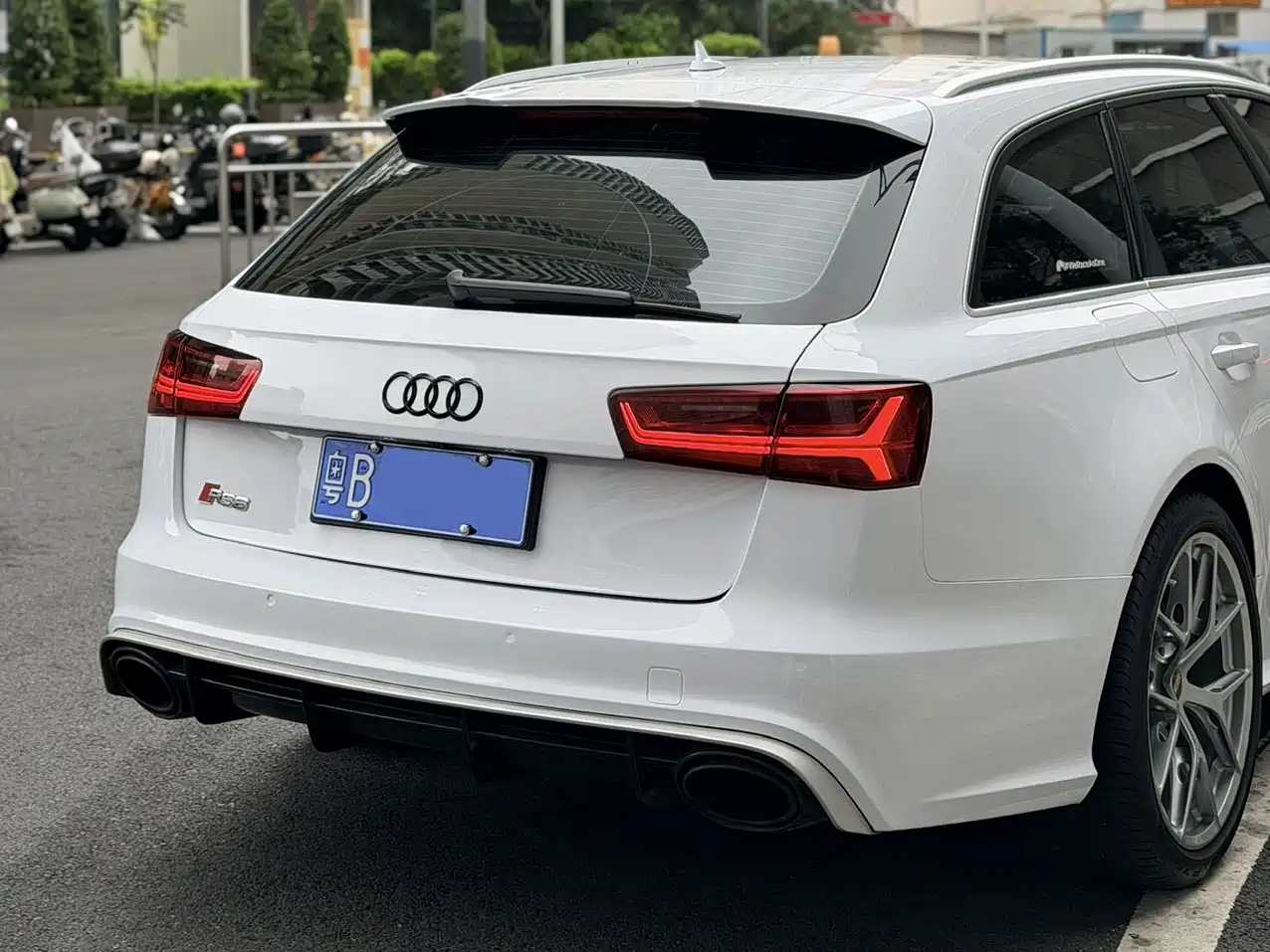 AUDI RS 6