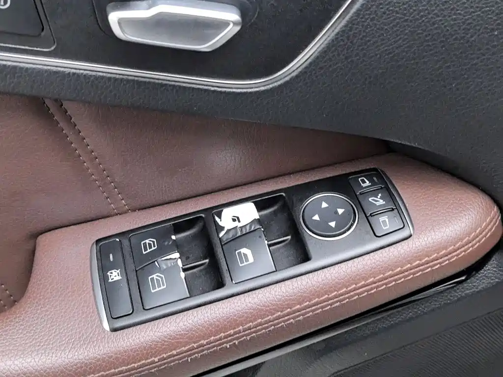 Фото 9 - Mercedes-Benz E-Class