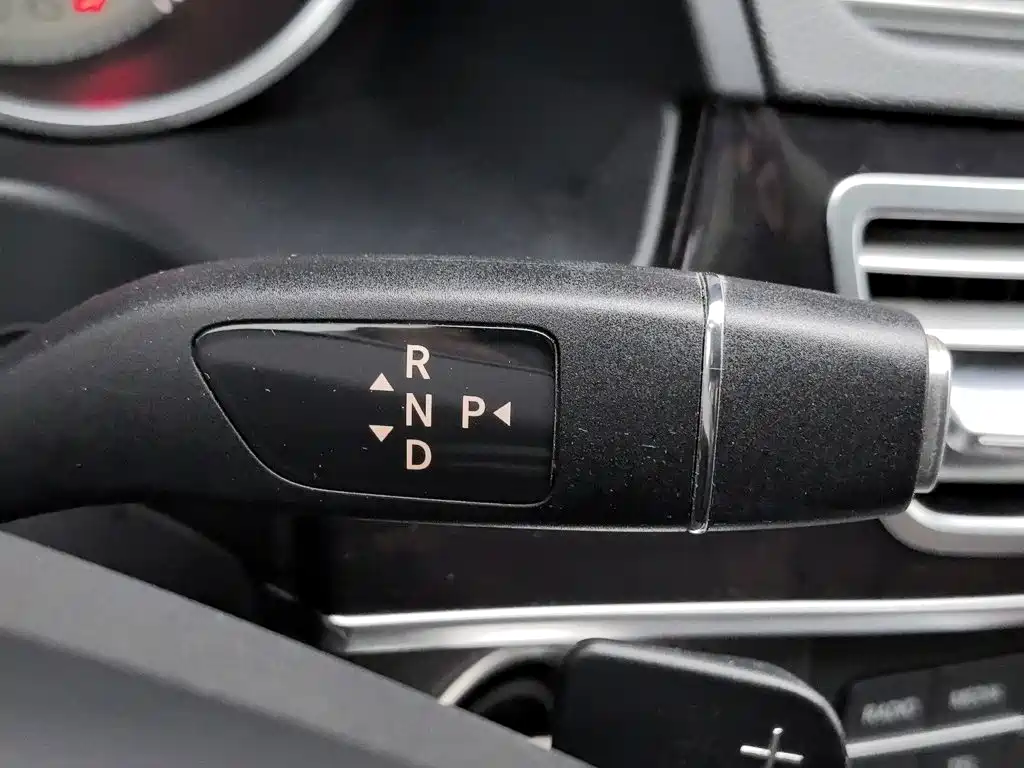 Фото 13 - Mercedes-Benz E-Class
