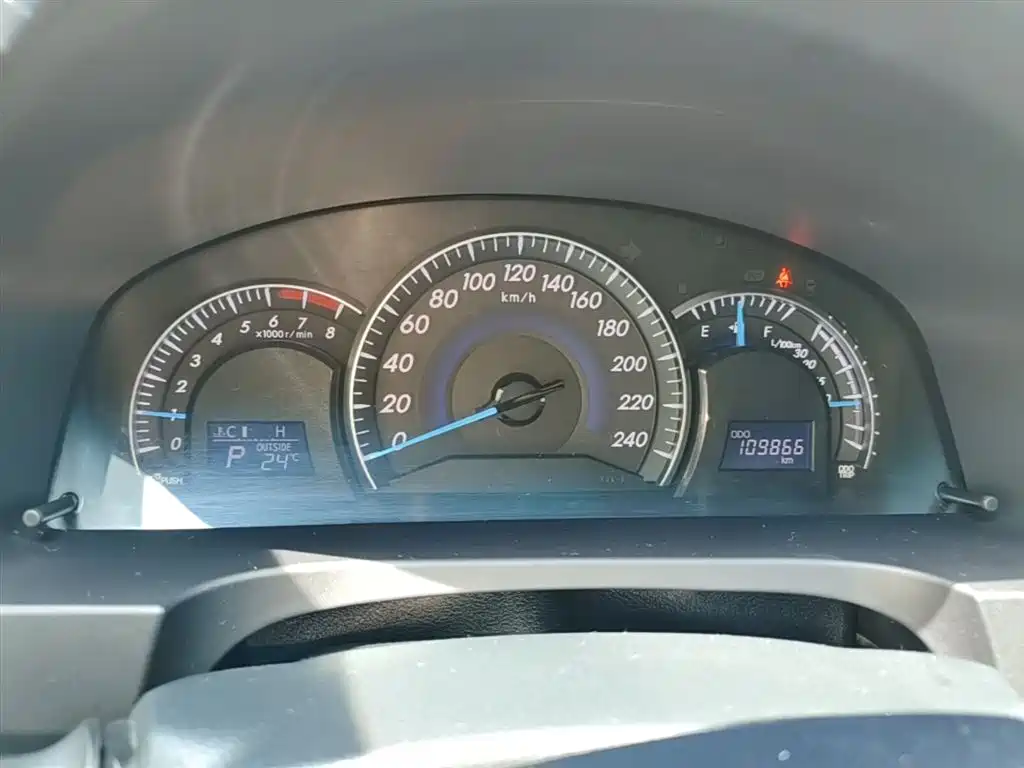 Toyota Camry 2016 2.5G 10th Anniversary Luxury Navigation Edition фото 12
