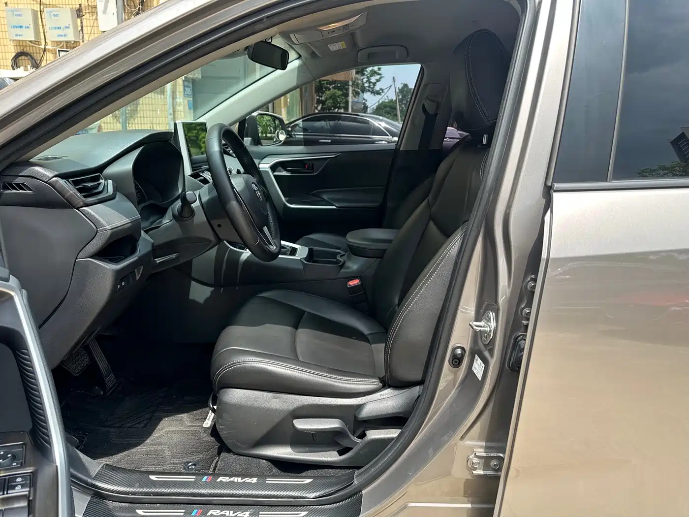 Toyota RAV4 Rongfang 2020 2.0L CVT 2WD Urban Edition фото 7