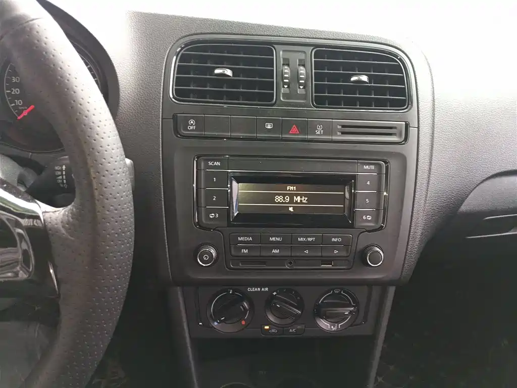Volkswagen Polo 2018 1.5L Auto Safe Drive фото 9