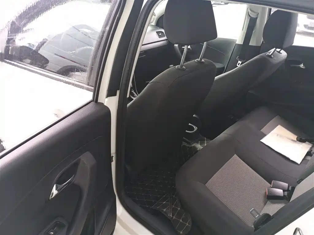 Volkswagen Polo 2018 1.5L Auto Safe Drive фото 13