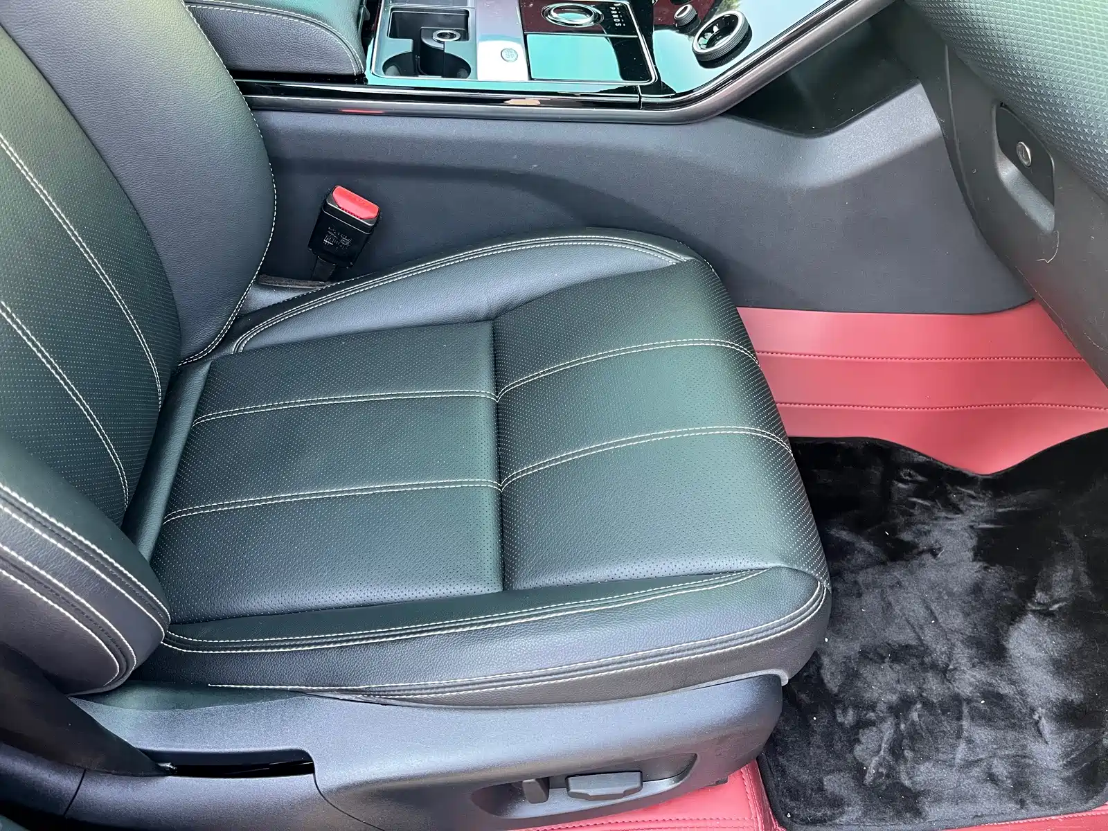 Фото 12 - Land Rover Range Rover Velar