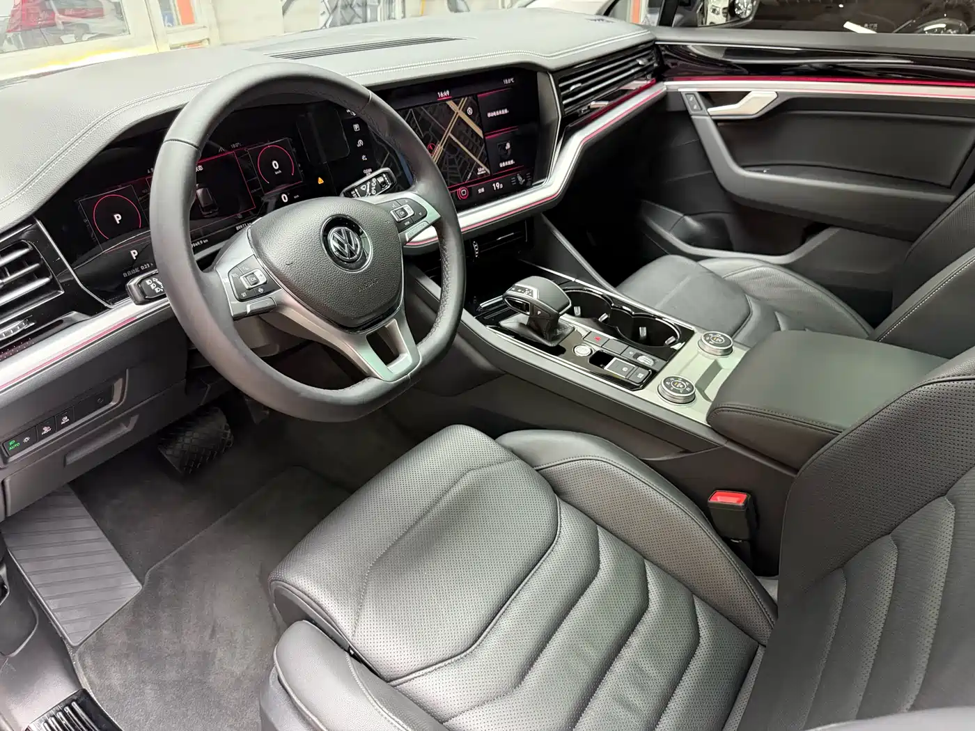 Volkswagen Touareg 2019 2.0TSI Sharp Wing Edition China VI фото 15