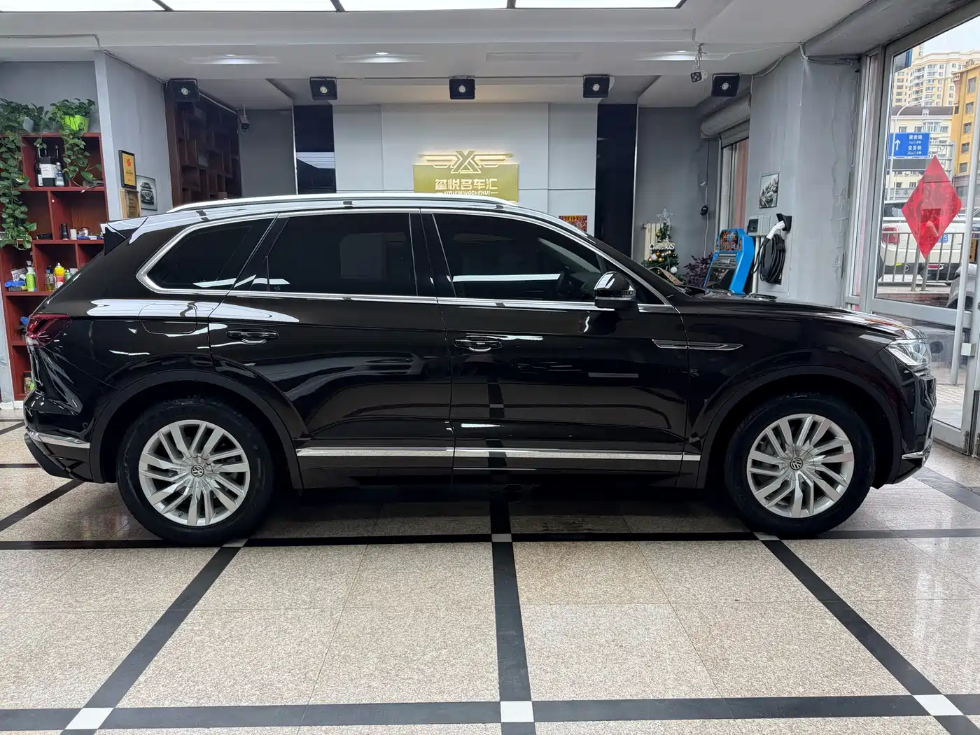 Volkswagen Touareg 2019 2.0TSI Sharp Wing Edition China VI фото 4