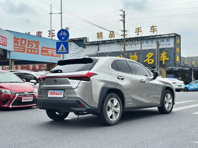 Lexus UX 2020 260h Explore Fun Edition — фото 3