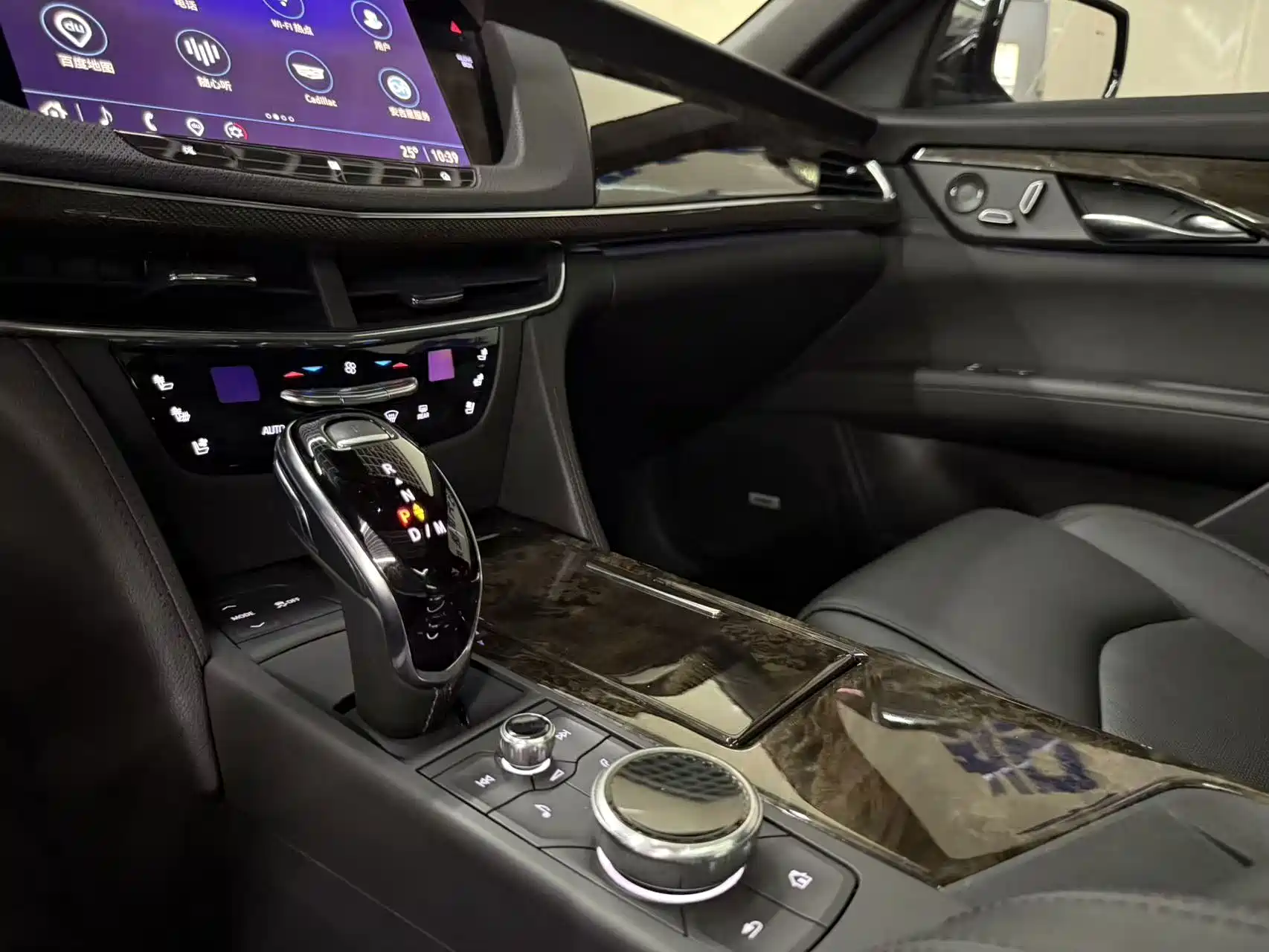 Фото 8 - Cadillac CT6