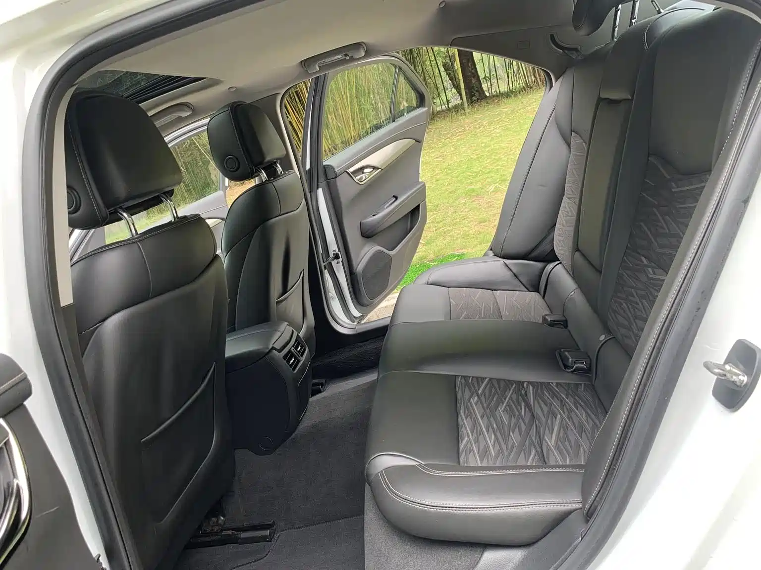 Photo 11 - Cadillac ATS-L