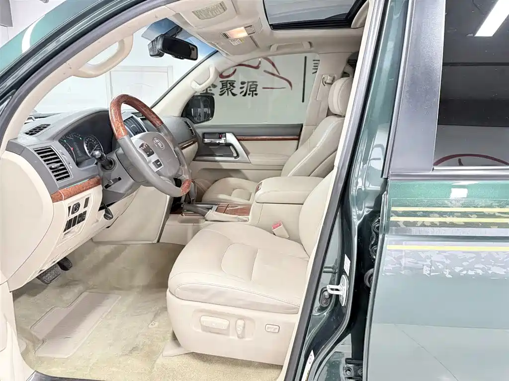 Toyota Land Cruiser 2012 4.0L Automatic GX-R фото 7