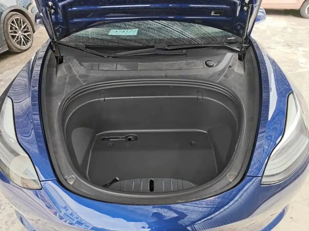 Фото 20 - Tesla Model 3