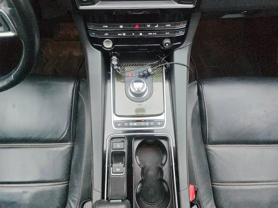 Jaguar F-PACE 2017 2018 2.0T 2WD Urban Premium Edition