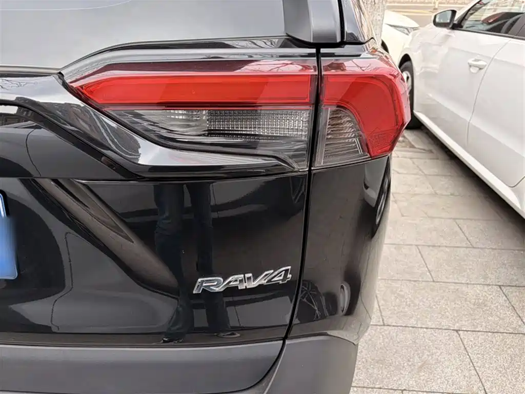 Toyota RAV4 Rongfang 2022 2.0L CVT 2WD Urban Edition фото 10