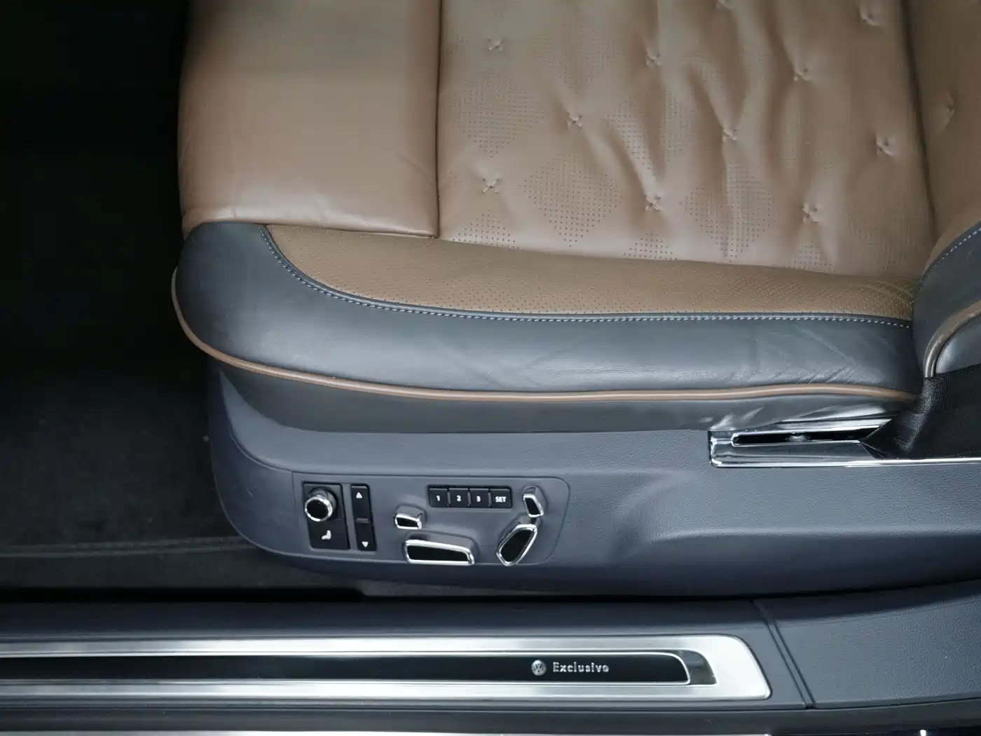 Volkswagen Phaeton 2015 Model 3.0L Exclusive Edition фото 10