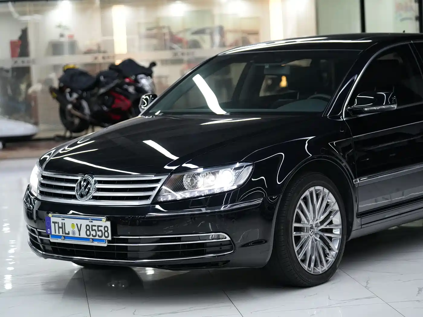 Volkswagen Phaeton 2015 Model 3.0L Exclusive Edition фото 29