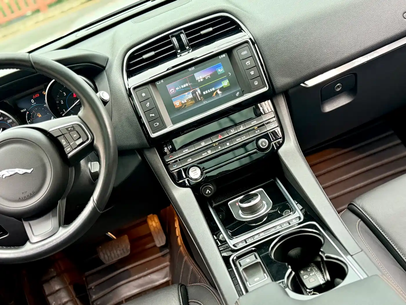 Jaguar F-PACE 2016 2016 2.0T FWD Urban Premium Edition
