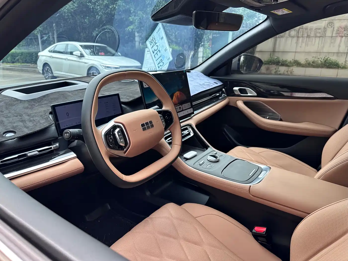 Geely Galaxy Galaxy A7 2025 EM-i 70km Luxury Edition фото 4