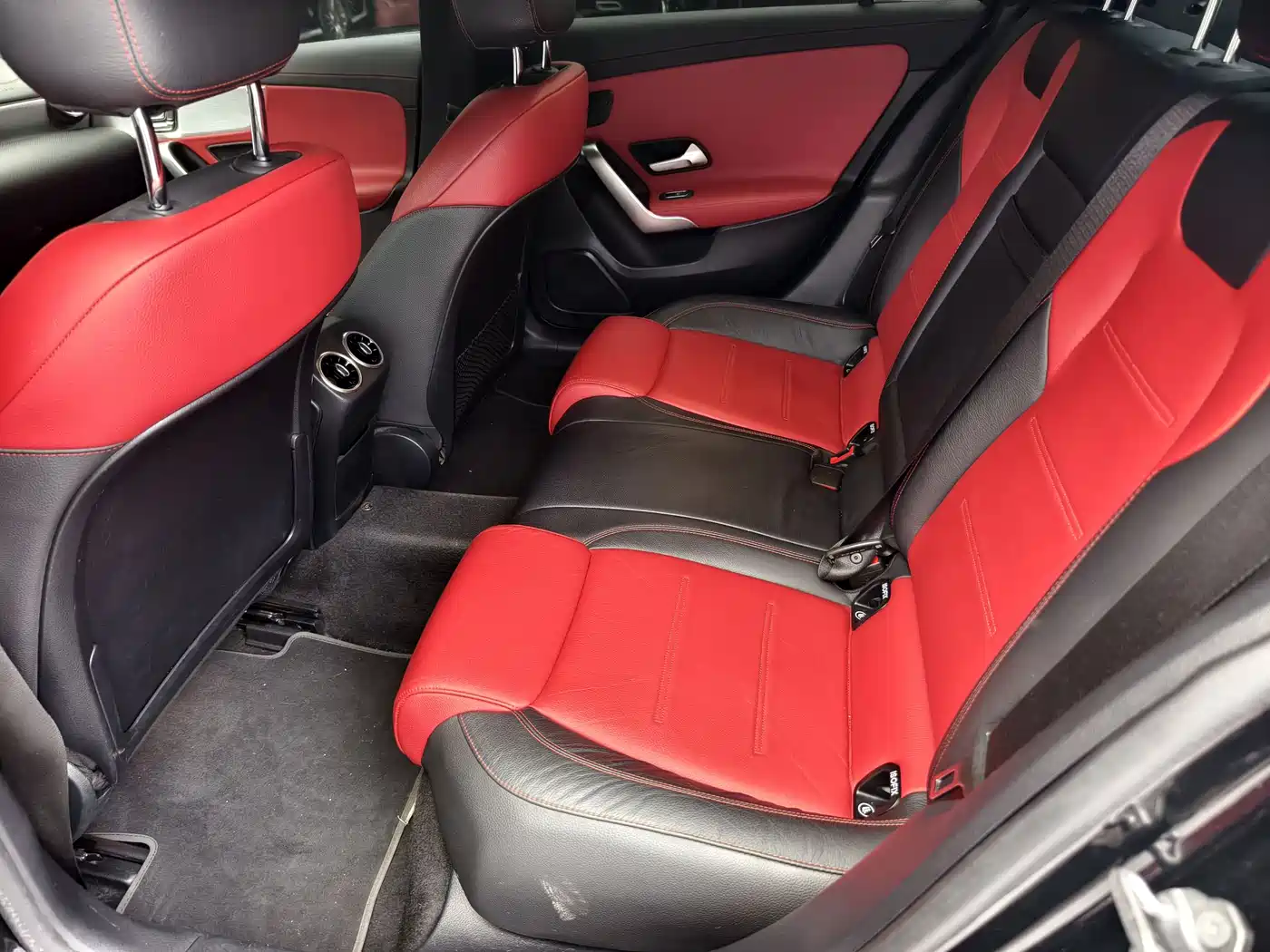 Mercedes-Benz A-Class AMG 2019 AMG A 35 L 4MATIC фото 7