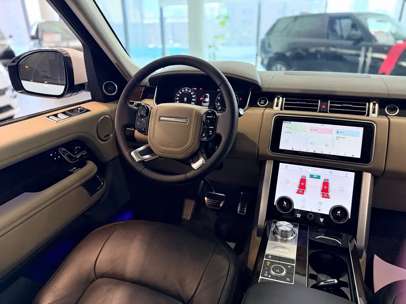 Land Rover Range Rover 2020 3.0 L6 Heritage Extended Edition фото 17
