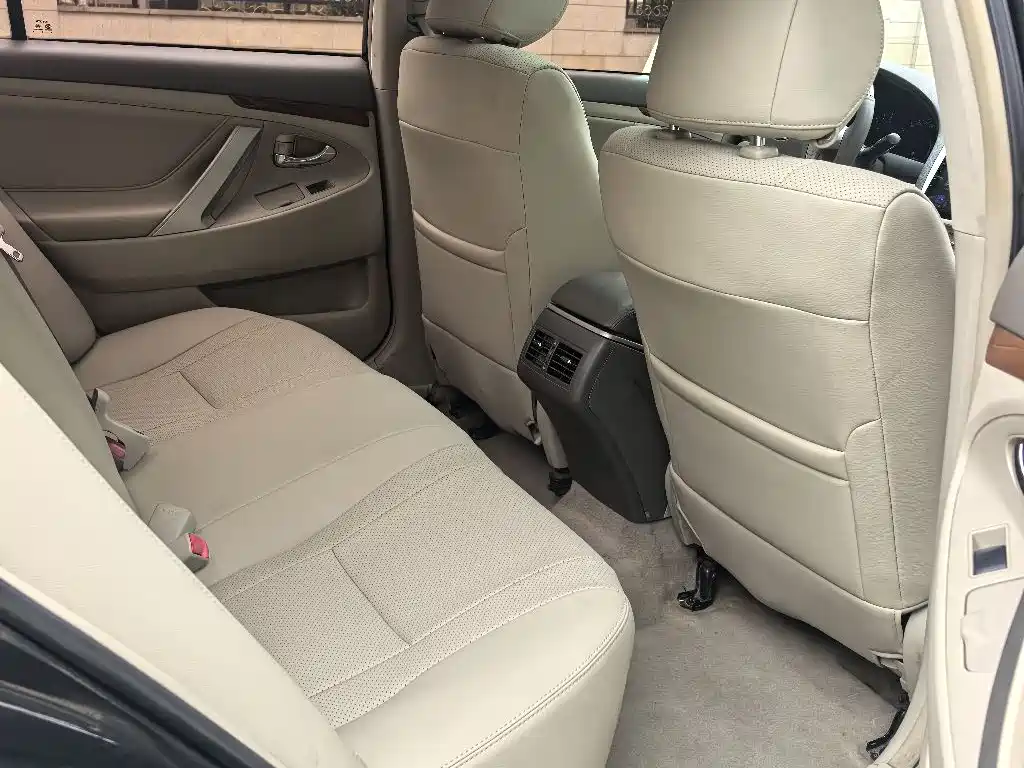Toyota Camry 2013 200G Classic Luxury Edition фото 15