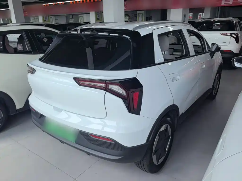 Фото 7 - Geely Geometry E Firefly