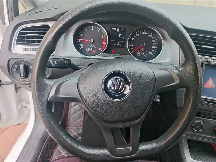 Volkswagen Golf 2015 1.6L Automatic Fashion фото 14