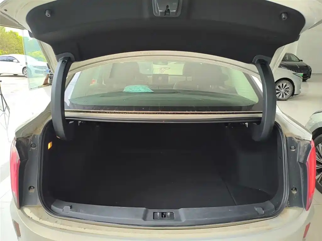 Hongqi E-QM5 2022 431km Charging Enjoyment Edition фото 19