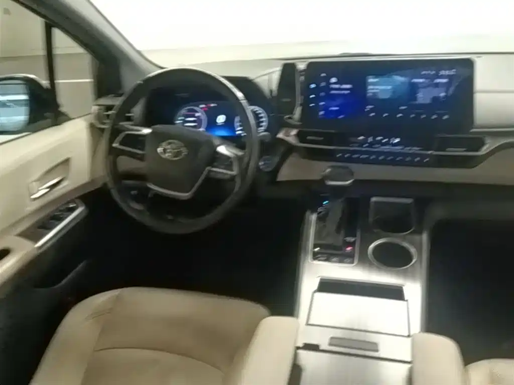 Toyota Sienna 2021 2.5L Hybrid Ultimate Edition фото 17