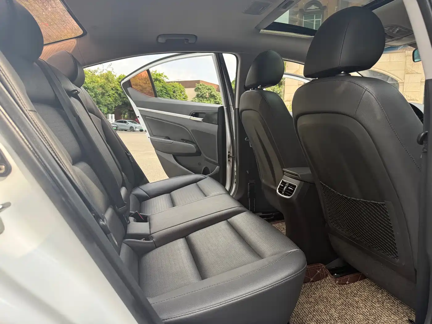 Hyundai Elantra 2016 1.6L Auto Smart·Luxury Edition фото 6