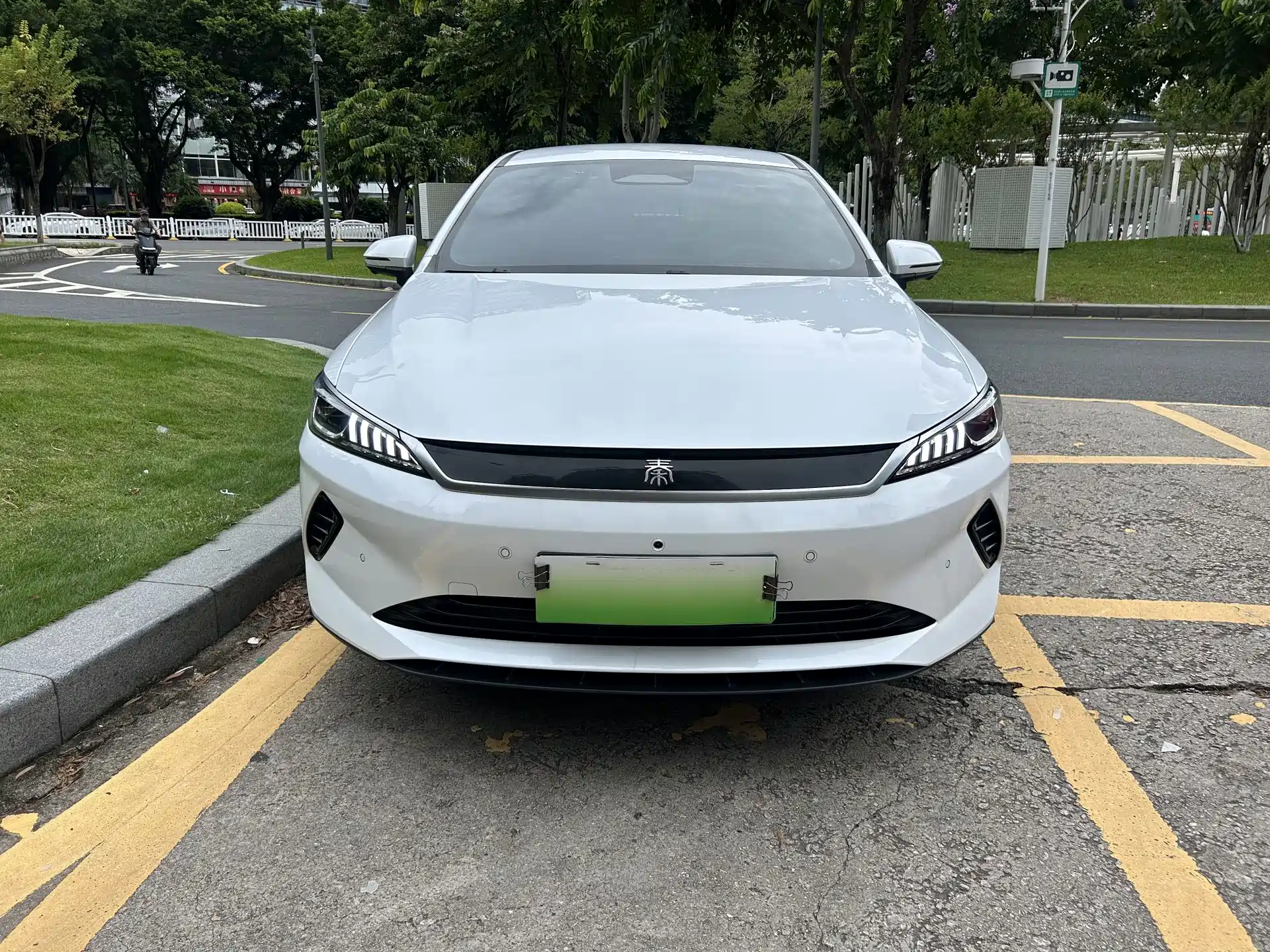 Photo 2 - BYD Qin PLUS