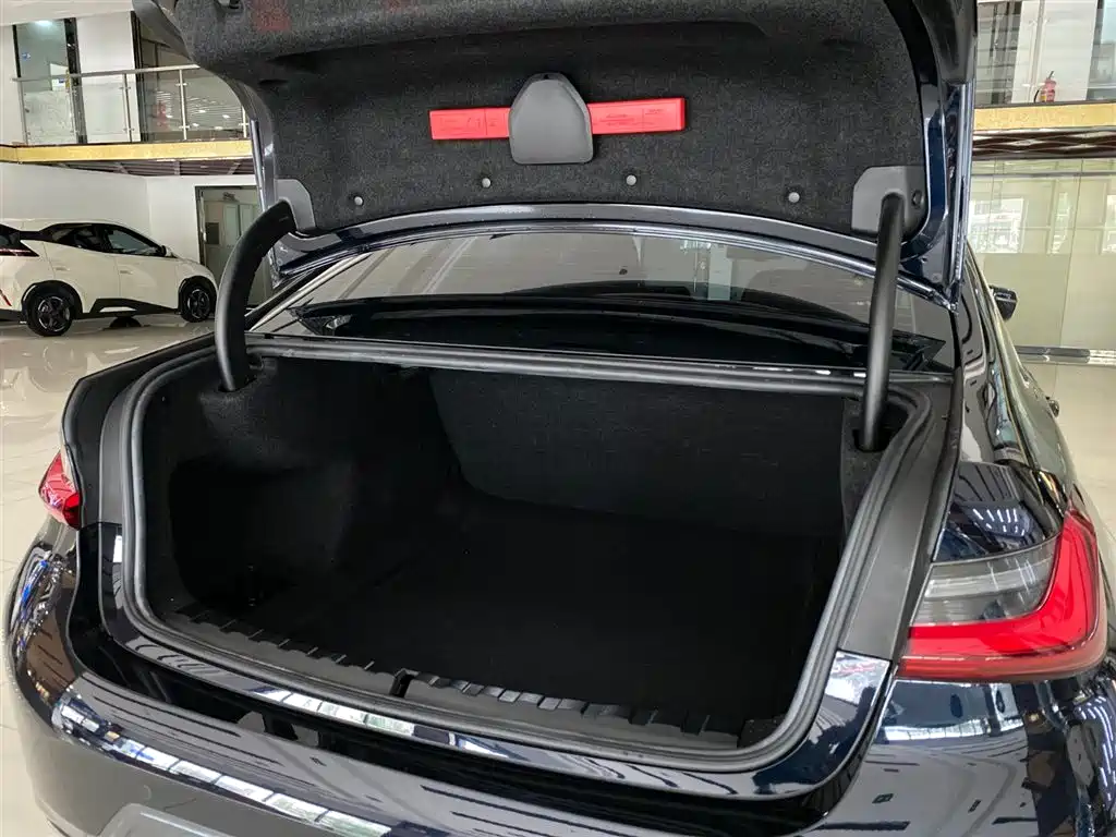 BMW 3 Series 2024 325i M Sport Package фото 21