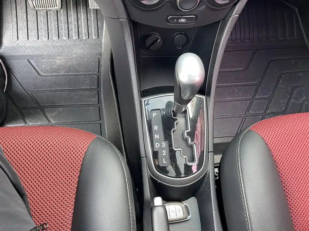 Hyundai Reina 2014 Model 1.6L Automatic TOP фото 16