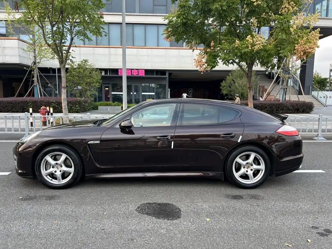 Porsche Panamera 2013 Panamera 4 Platinum Edition 3.6L фото 17